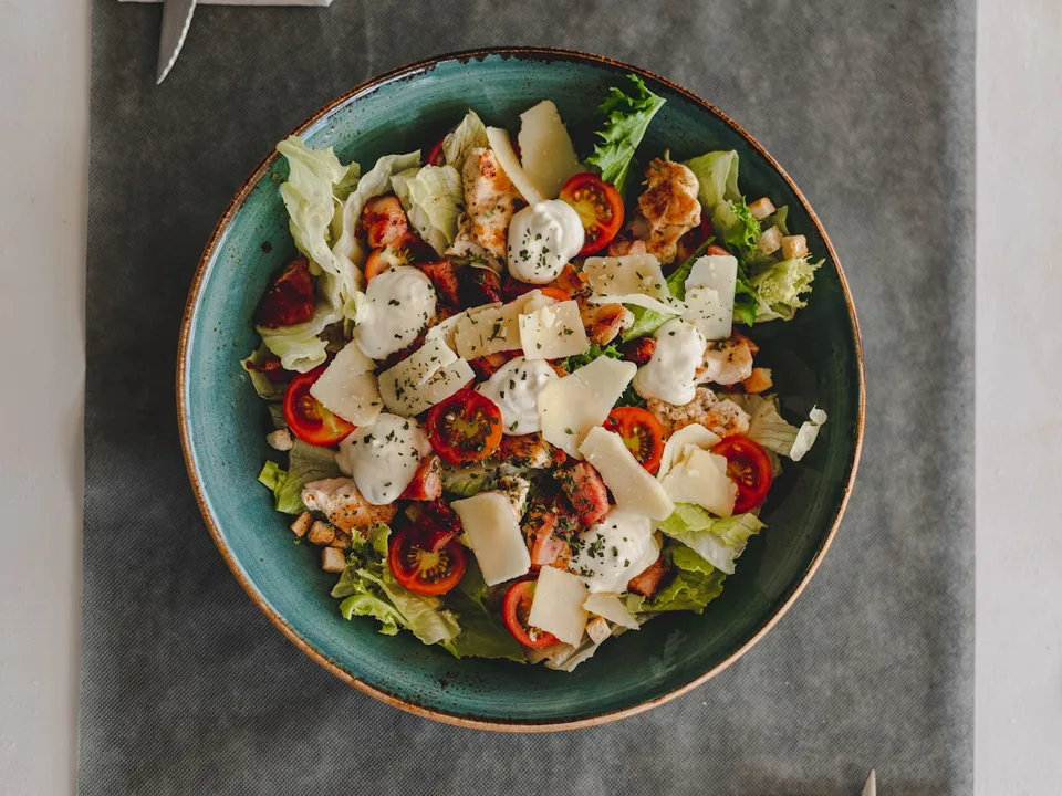 Izgara Tavuklu Salata